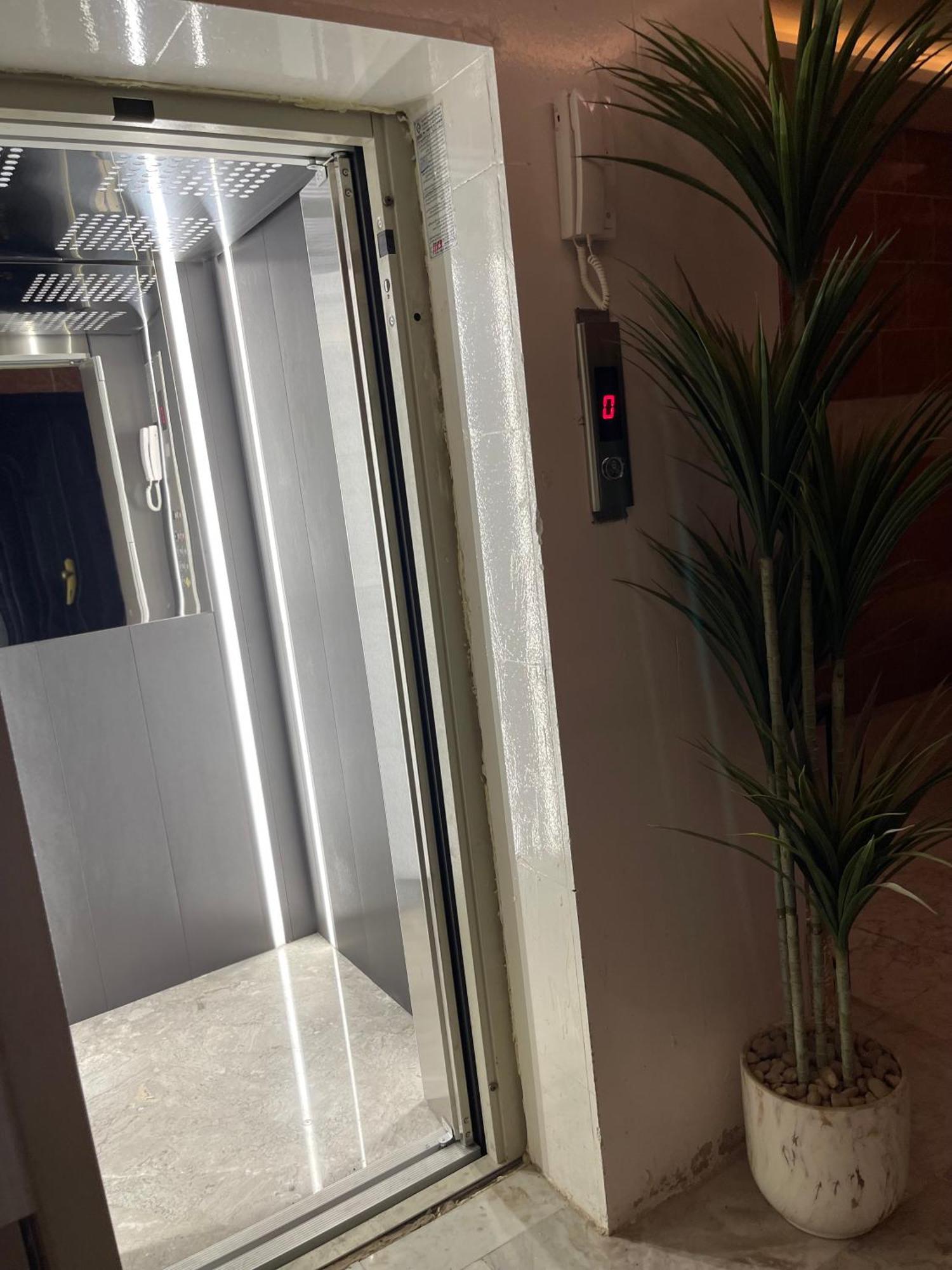 The Luxe 3 *