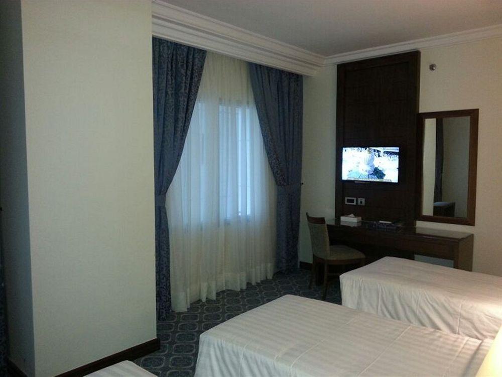 Nozol Royal Hotel