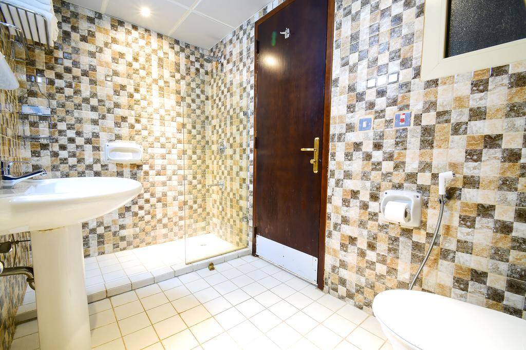 Hotel Luxurious Al Rawdah Suites