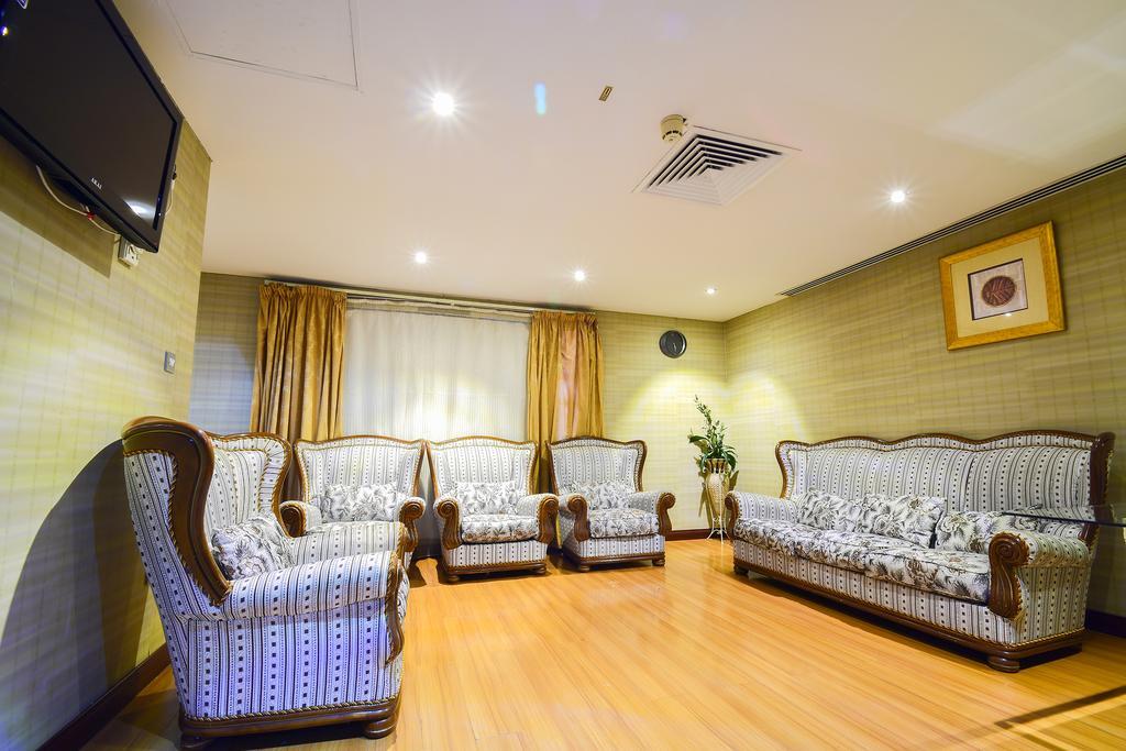 Hotel Luxurious Al Rawdah Suites 3*