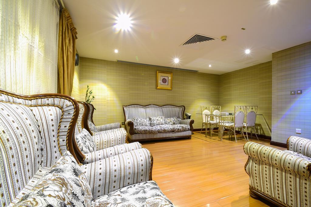 Hotel Luxurious Al Rawdah Suites