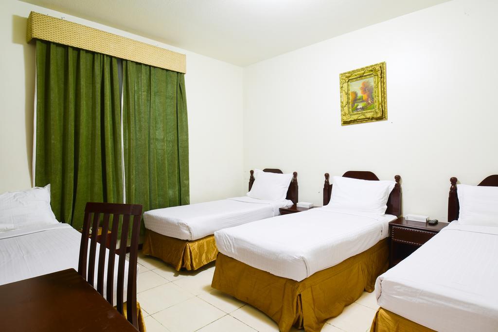 Hotel Luxurious Al Rawdah Suites 3*
