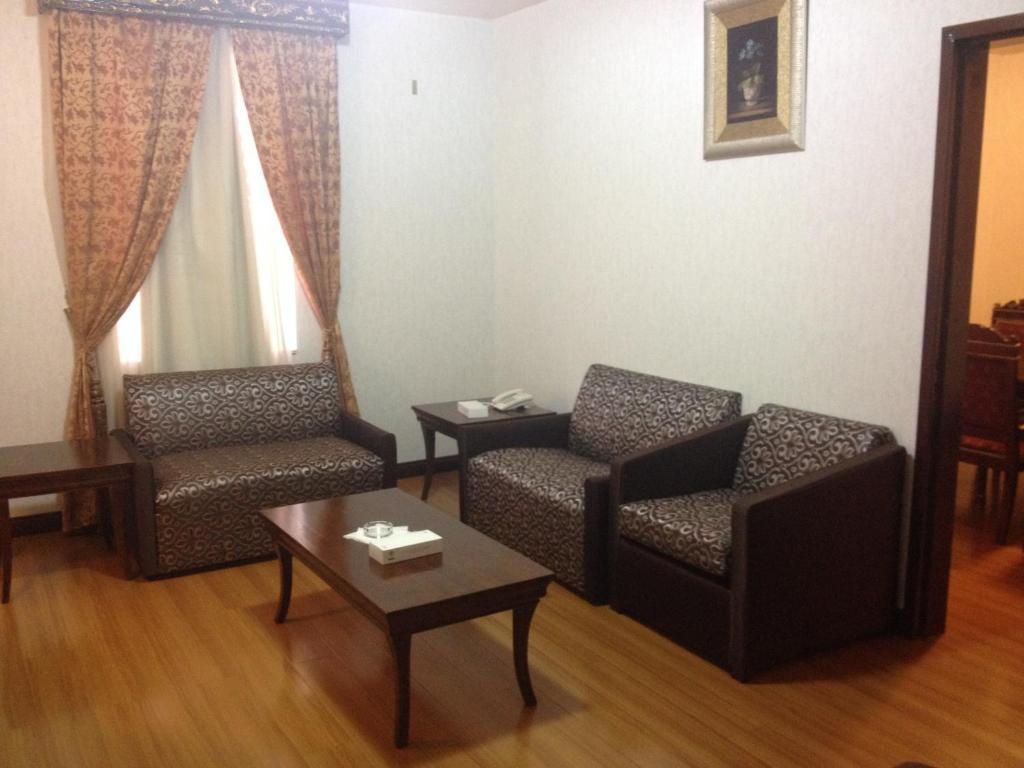 Hotel Luxurious Al Rawdah Suites 3*