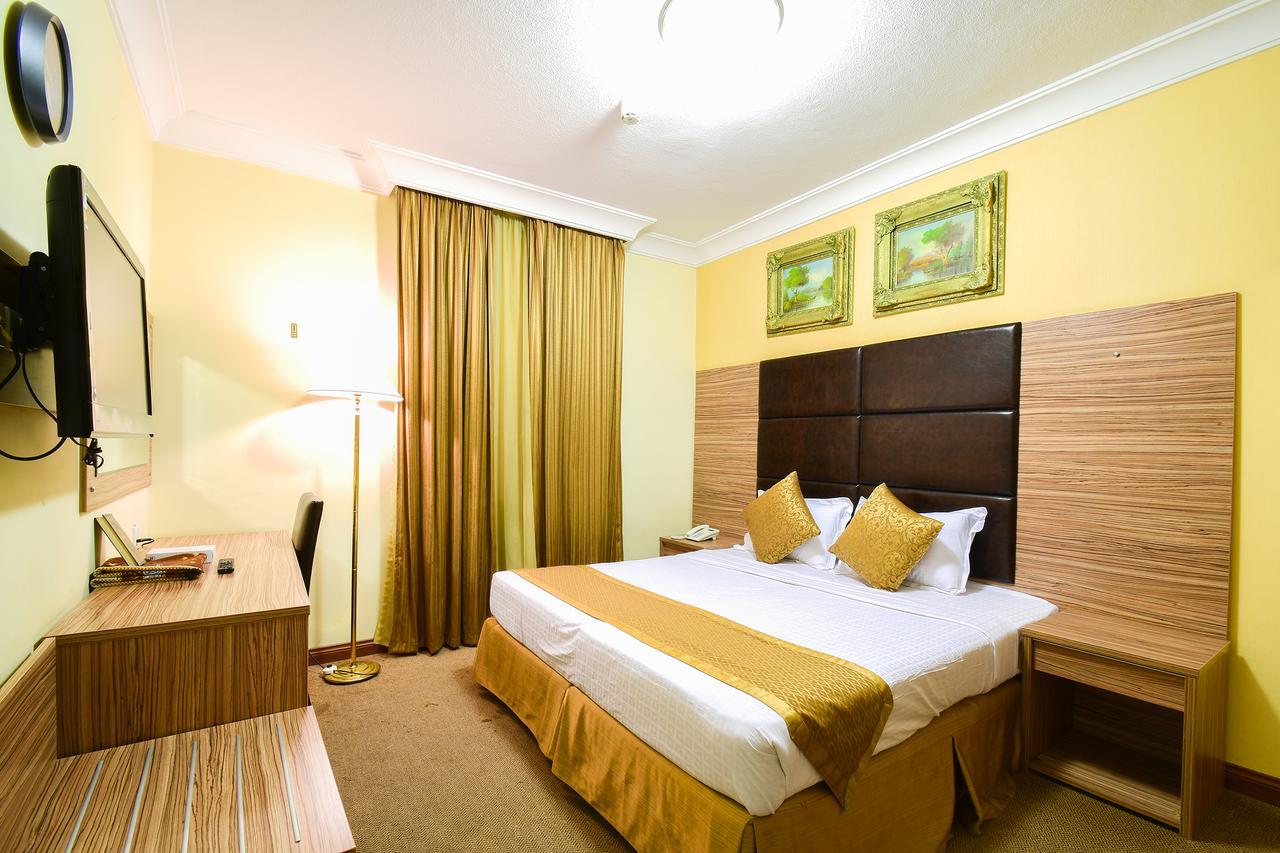 Hotel Luxurious Al Rawdah Suites 3*