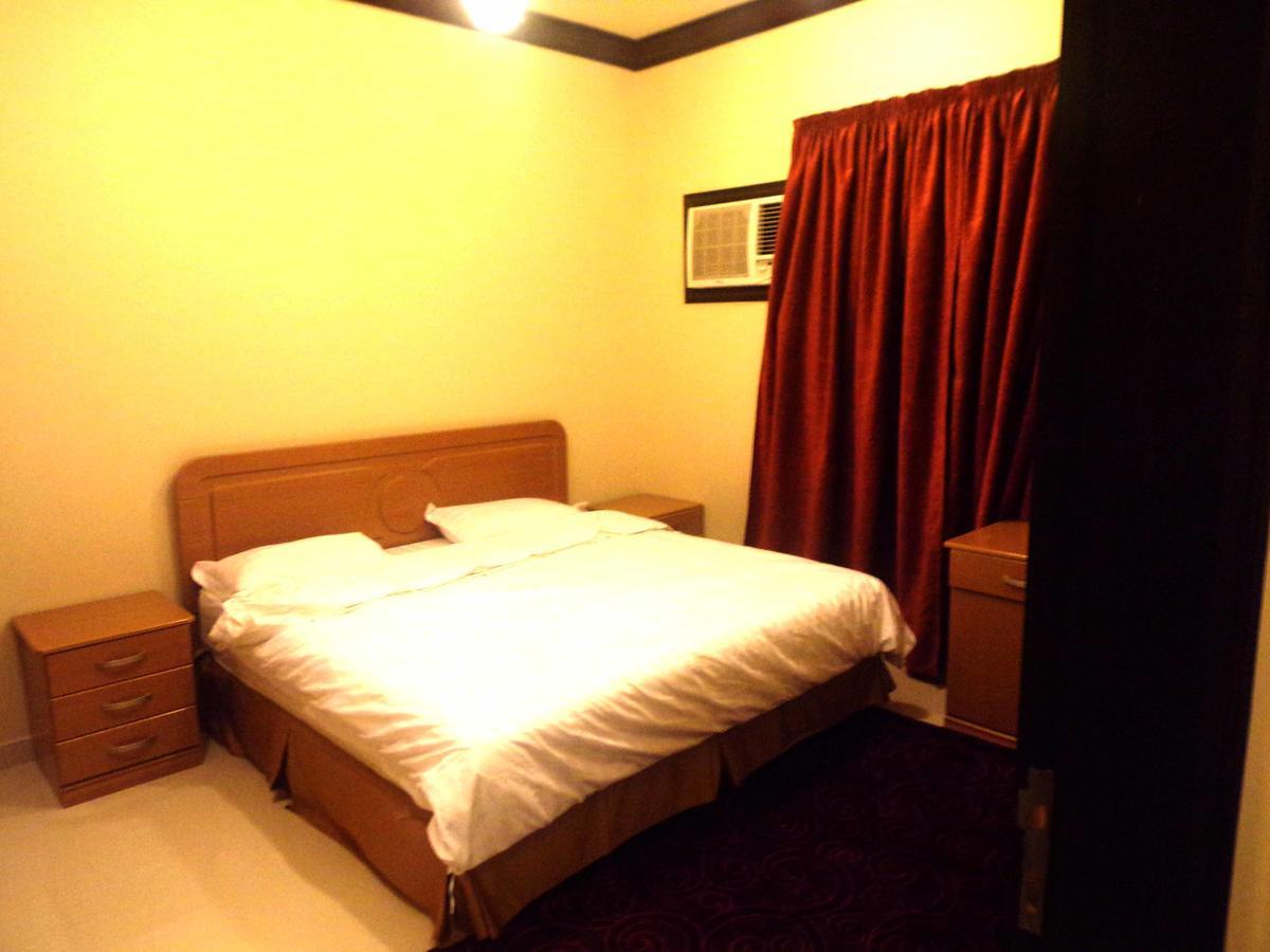 Aparthotel Omar Suites
