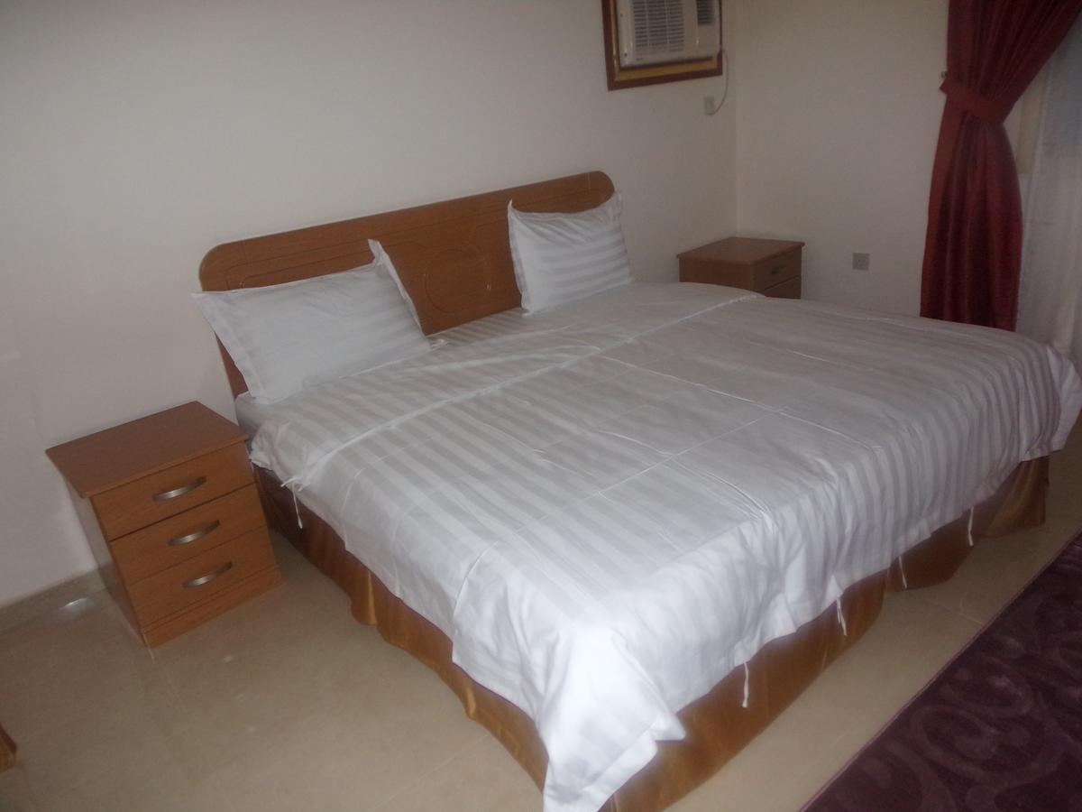 Aparthotel Omar Suites