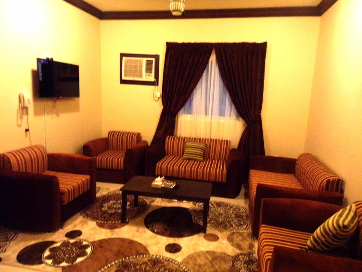 Omar Suites Aparthotel