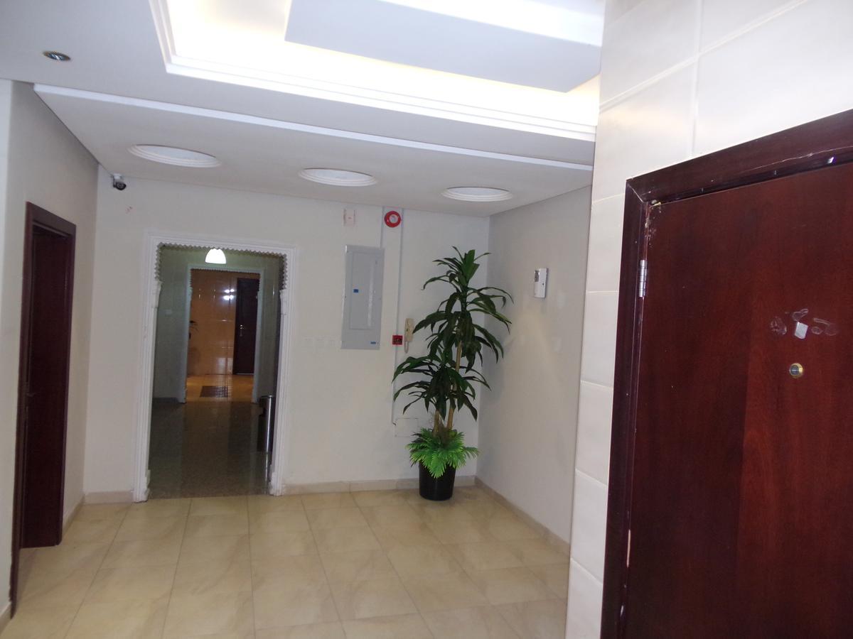 Omar Suites Aparthotel