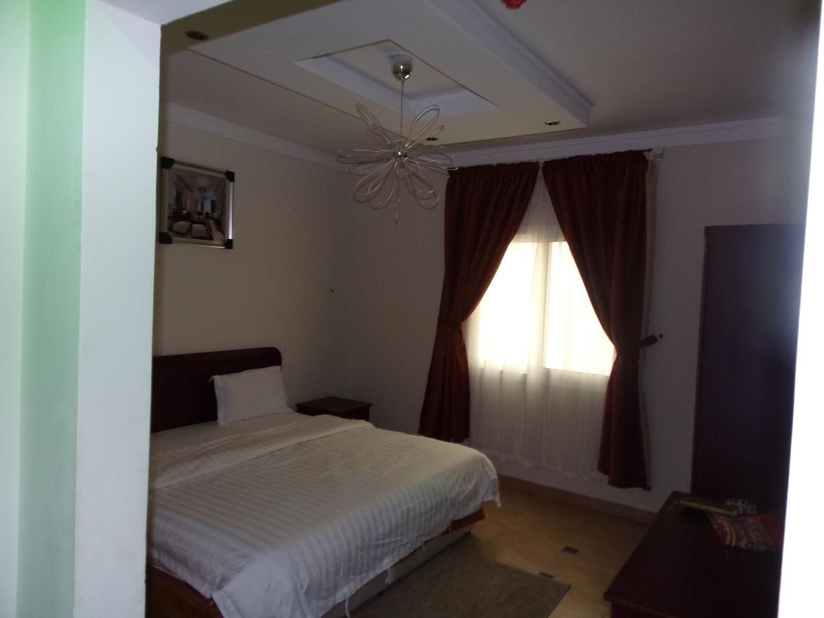 Omar Suites 2*