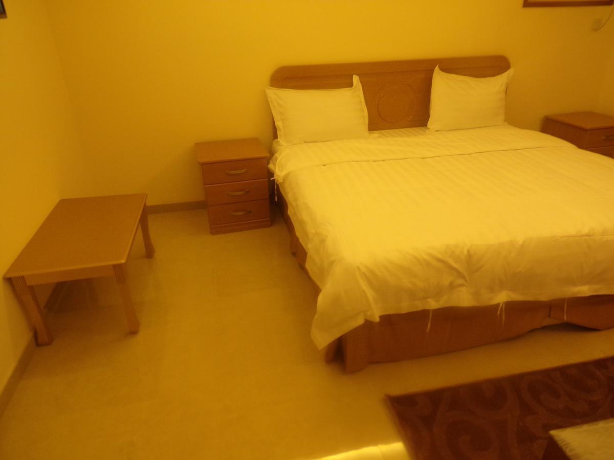 Omar Suites Aparthotel 2*