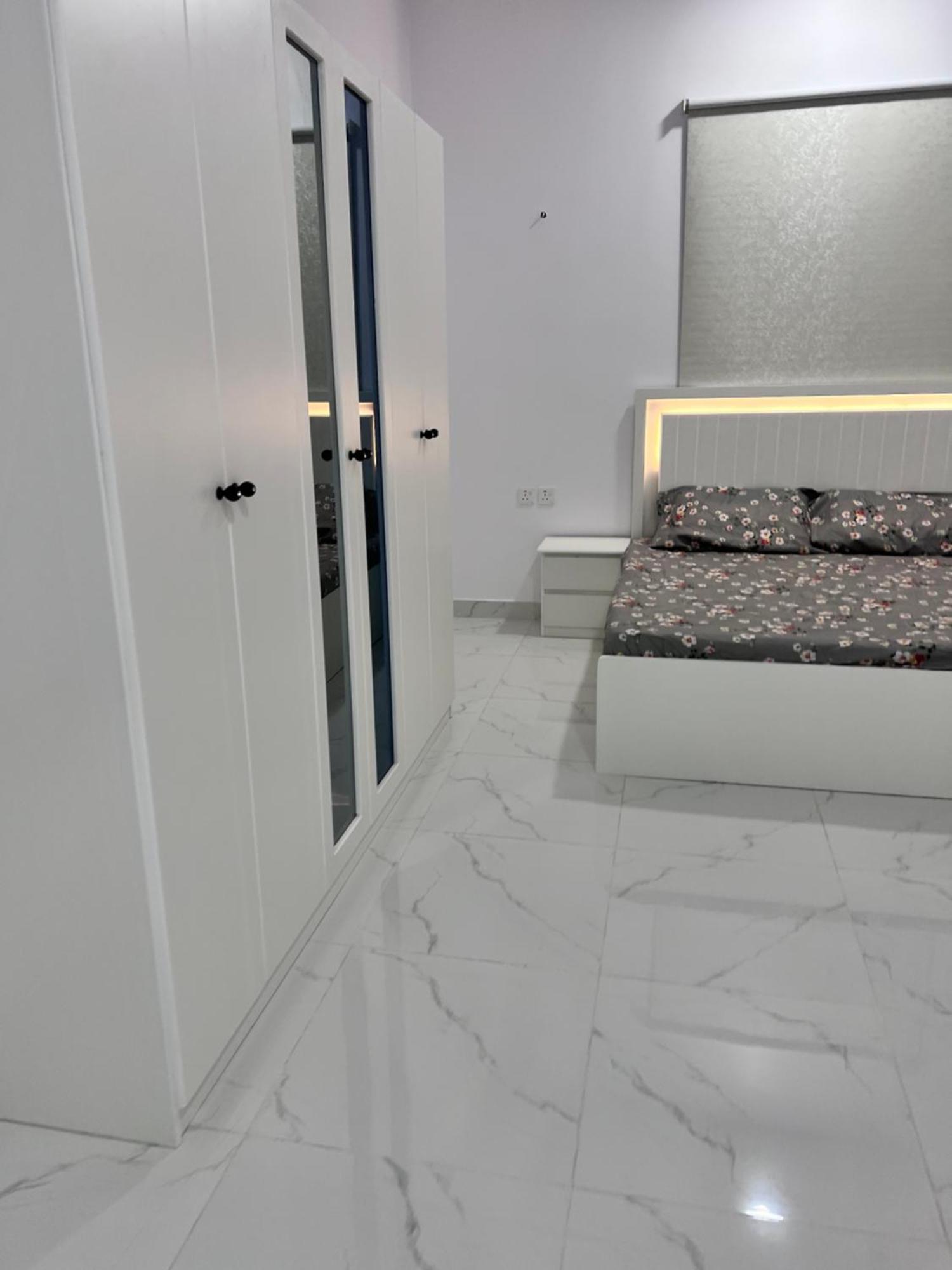 Apartment تالا للشقق المفروشه Madinah شقه با الكامل 3 غرف نوم وصاله ودورتين مياه وحوش مدخل مستقل