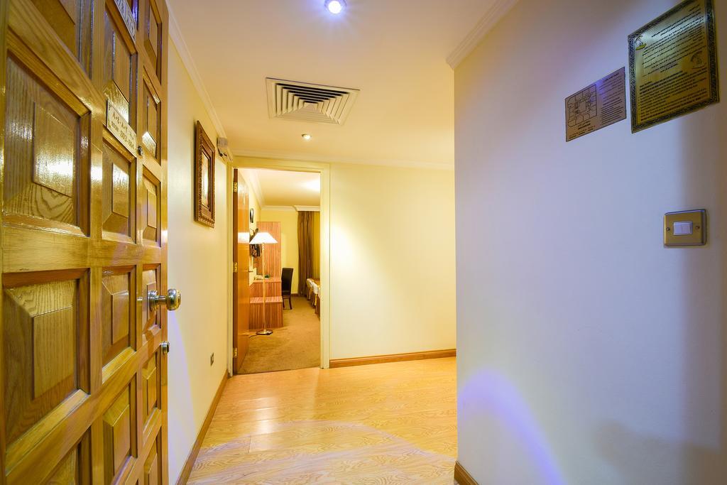 Hotel Luxurious Al Rawdah Suites