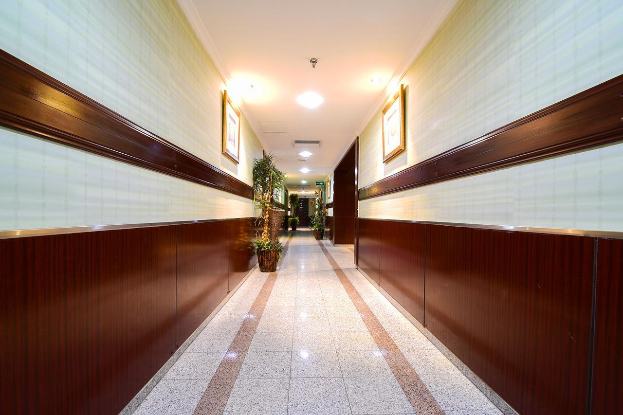 Hotel Luxurious Al Rawdah Suites 3*