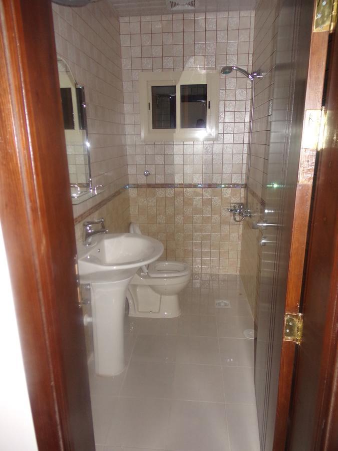 Omar Suites Aparthotel